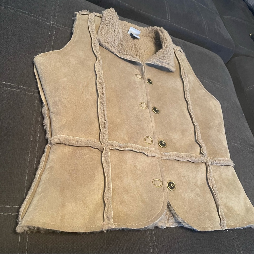 Jw Faux Suede Sherpa Lined Button Front Vest - image 8